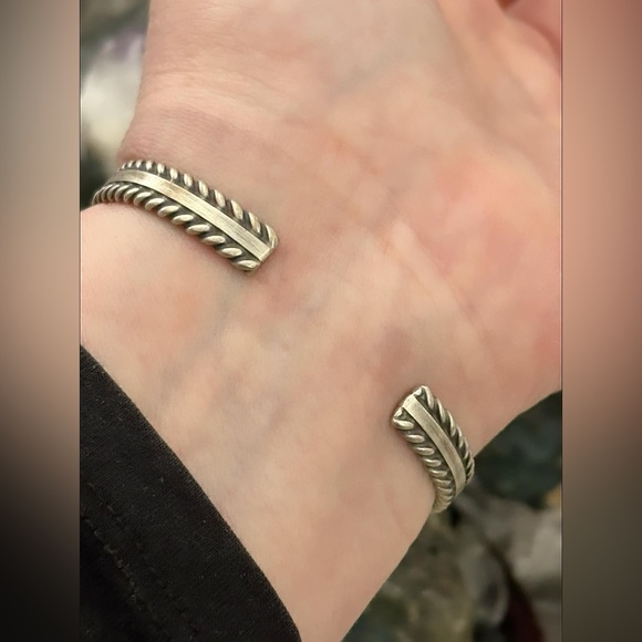 Vintage Navajo native turquoise sterling, silver southwestern cuff - Picture 5 of 12